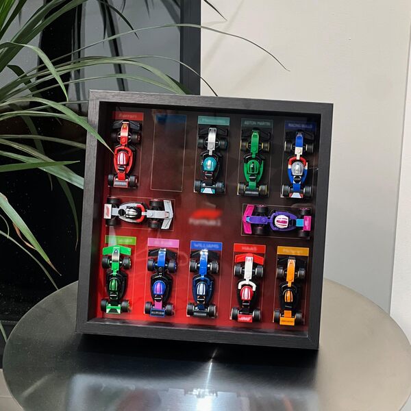 iLuane Tableau mural pour Lego Mystery Box F1 66796, peut contenir 12 voitures sur un seul cadre, objets de collection F1 pour adultes, décoration de maison ou de bureau, noir (voiture non incluse)