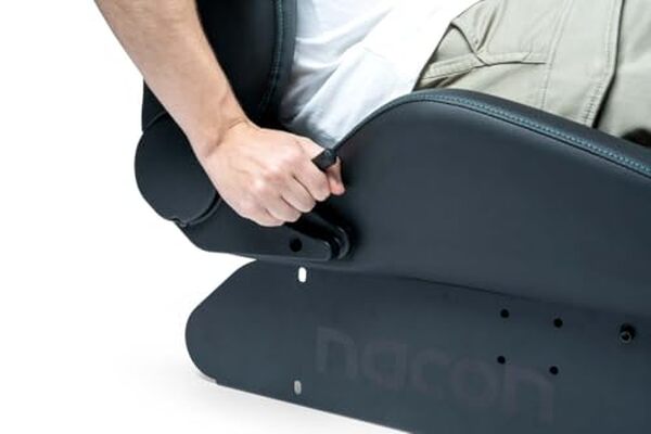Découvrez le cockpit Nacon en similicuir pour une simulation de course inégalée. Évaluation du confort, de l'adaptabilité et des performances pour une immersion totale.