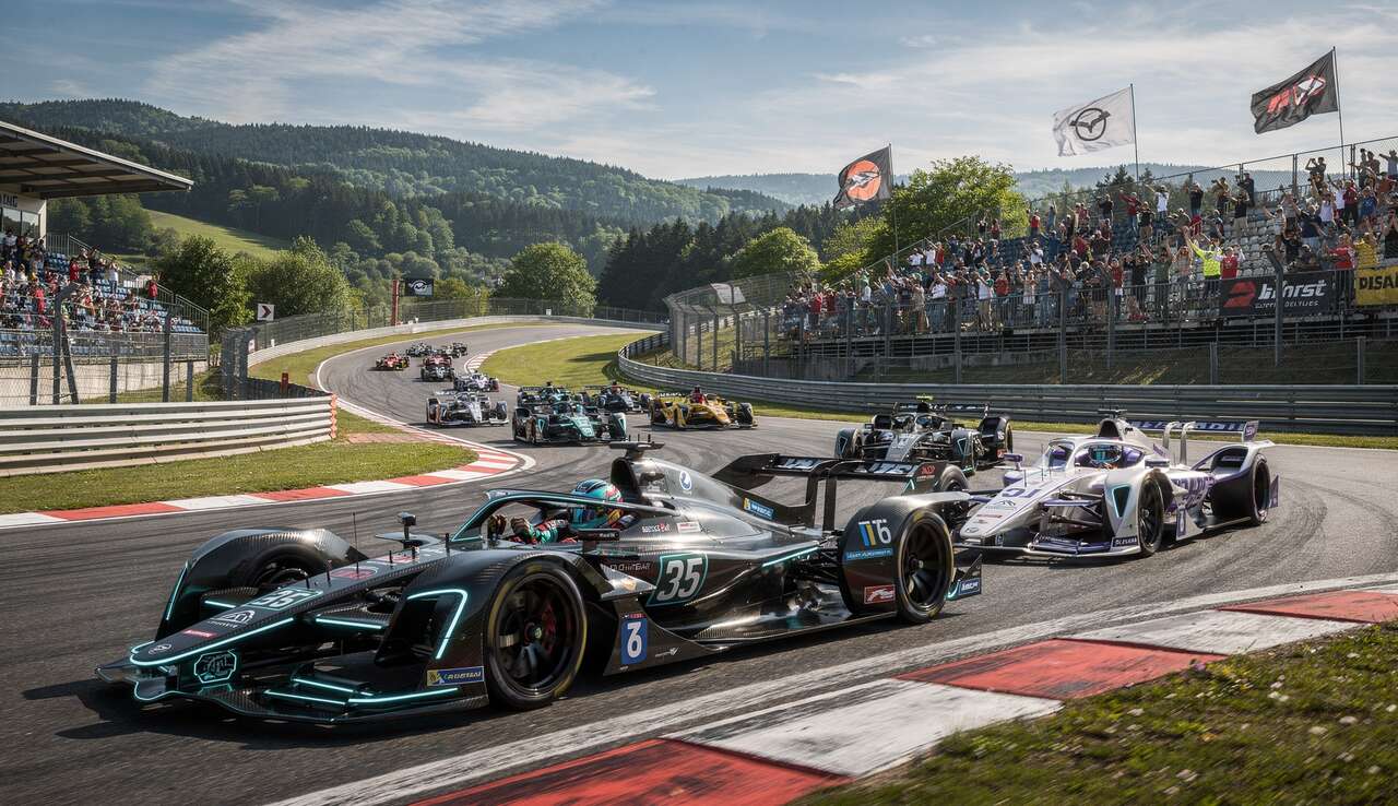 Records, innovations et supercars : le n&uuml;rburgring aujourd&rsquo;hui
