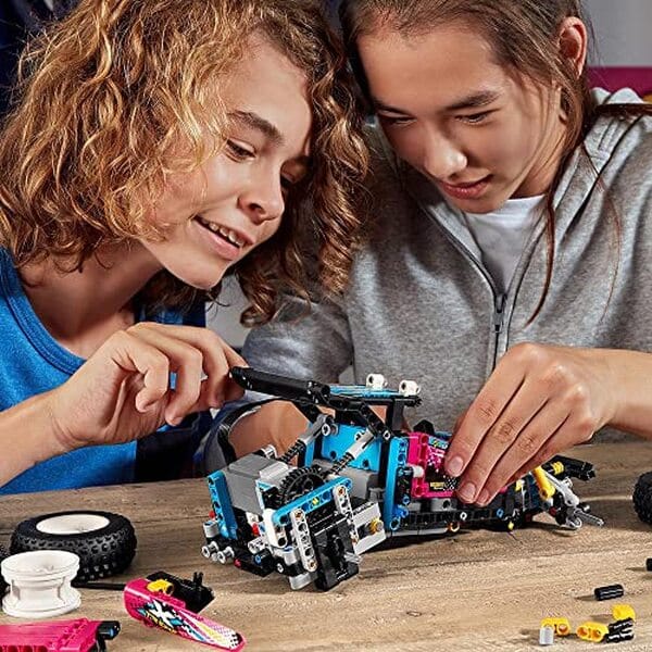 Découvrez notre analyse détaillée du LEGO 42124, un buggy télécommandé qui offre une expérience de construction dynamique et palpitante pour les amateurs de sensations fortes.
