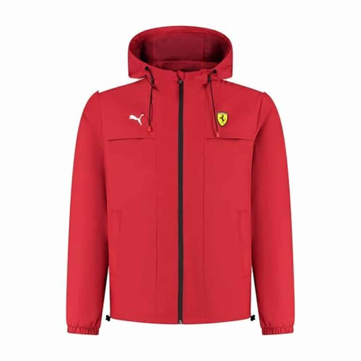 Test de la veste de pluie Scuderia Ferrari F1 par Puma