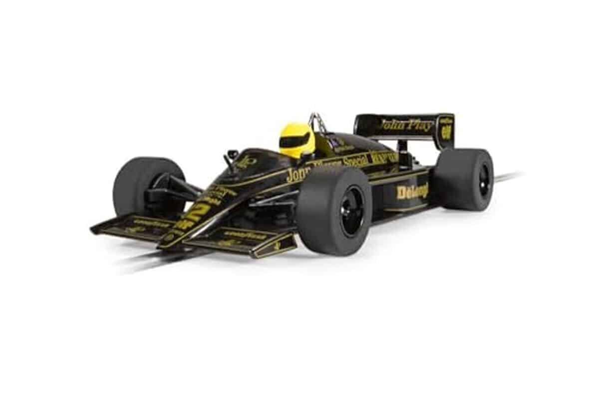 Test de la voiture Lotus 98T Ayrton Senna par Scalextric