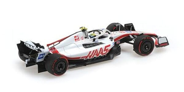 Plongez dans notre essai complet du modèle réduit minichamps Haas VF-22 GP de Bahreïn 2026. Découvrez la qualité et les détails de cette réplique à l'échelle 1/43 pour les passionnés de miniatures de Formule 1.